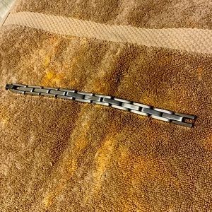 Stainless steel men’s bracelet, goes well with suits or with a dressy look